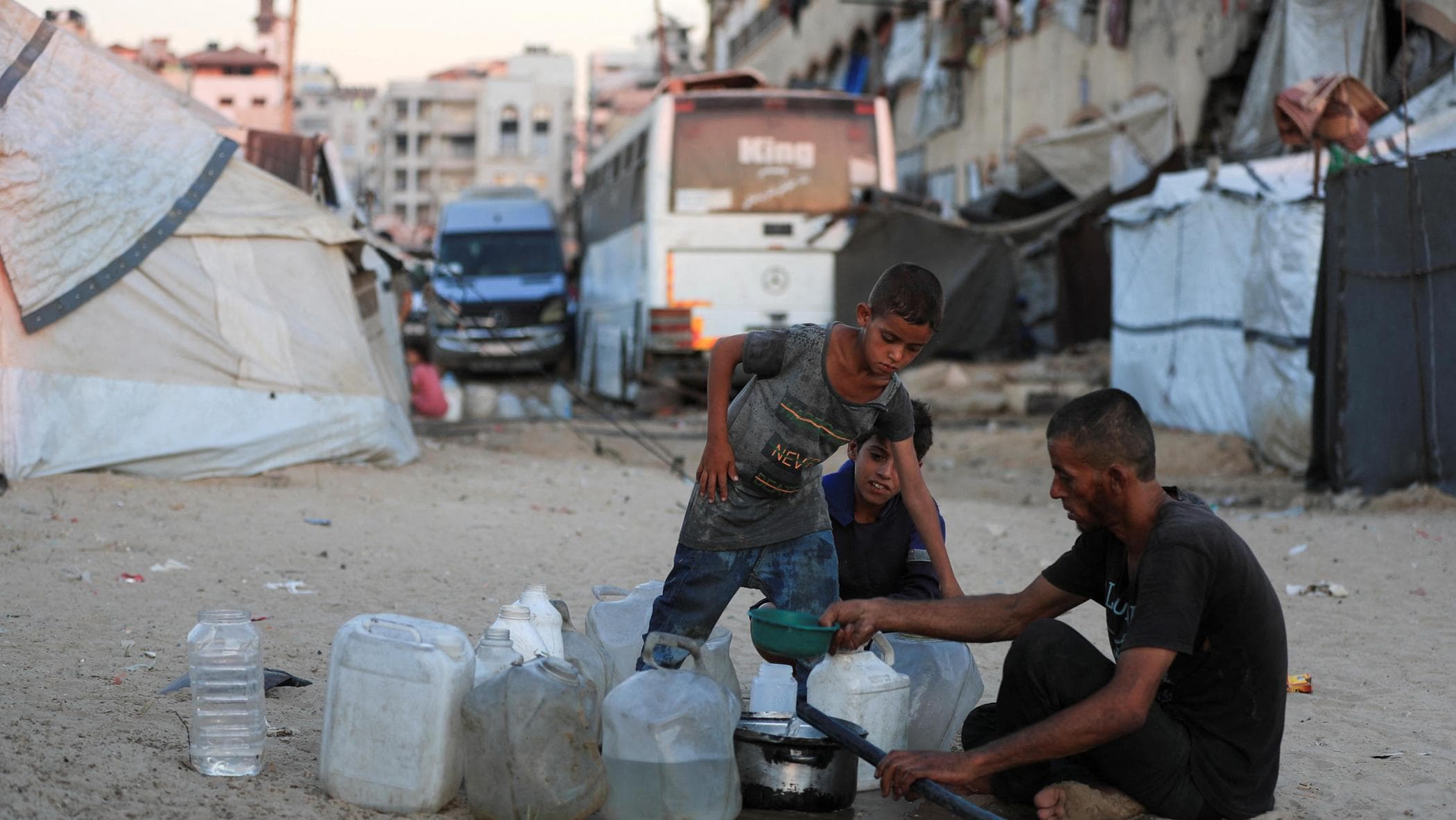 a gaza cresce la paura del caos furti omicidi e assalti agli aiuti nel vuoto della sicurezza da Repubblica.it a gaza cresce la paura del caos furti omicidi e assalti agli aiuti nel vuoto della sicurezza