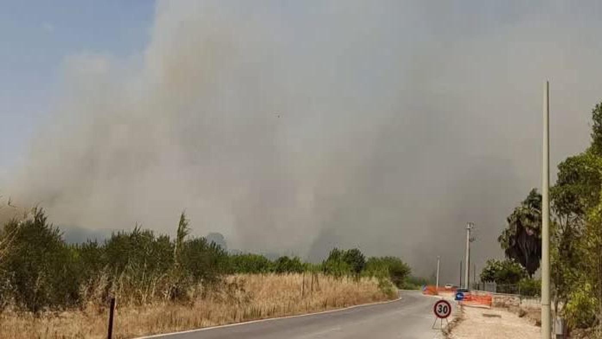 incendi in molise evacuati campeggi e una rsa chiuse strade e ferrovia da Repubblica.it incendi in molise evacuati campeggi e una rsa chiuse strade e ferrovia