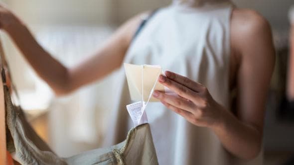 Dall'abbigliamento alla ristorazione, prosegue la frenata dei consumi: a giugno calo del 2,6% a valore 