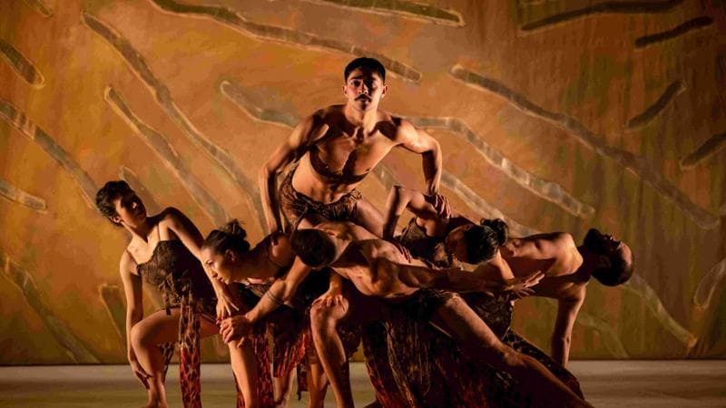 Alla Biennale Danza il tempo non esiste: viaggio tra i popoli e i corpi del mondo