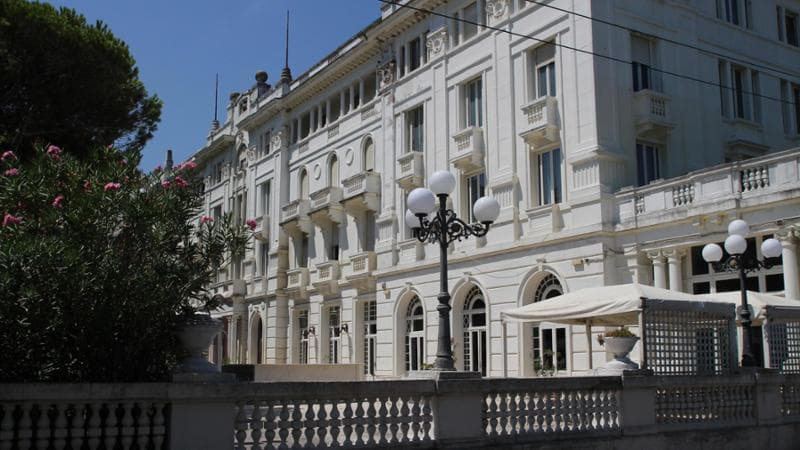 Anteprima: Grand Hotel, ultimo atto. Sigilli al gioiello di Riccione:“Fallito, lavorava in nero”