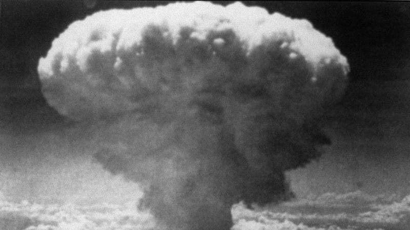 Anteprima: Lo scienziato che studia la materia di Hiroshima. “Nata dal fungo atomico”