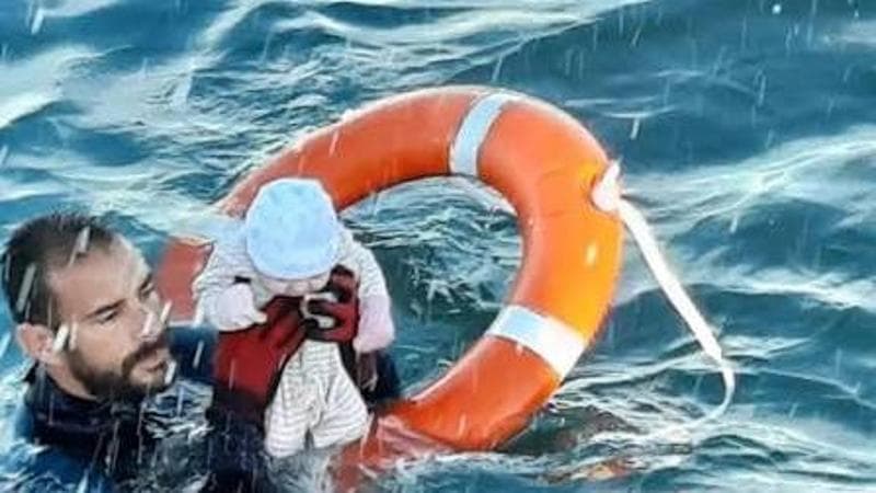 Allerta a Ceuta per l’ingresso di massa di migliaia di migranti arrivati a nuoto