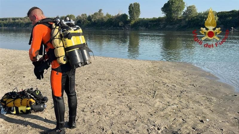 Si tuffa per salvare la figlia, disperso un uomo nel Po