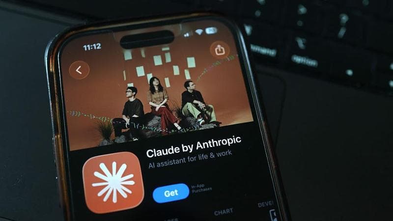 Anthropic, errore di configurazione apre l’accesso al web: Claude aggira i controlli in tre aziende