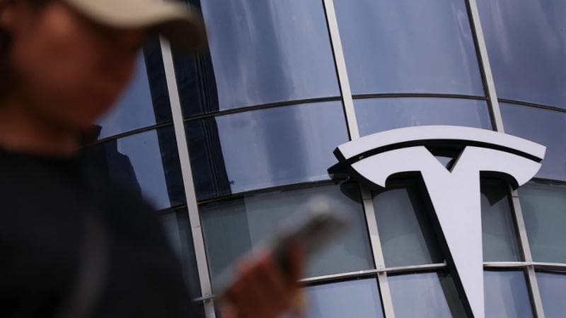 Tesla valuta la vendita delle attività in Cina per spianare la strada a una fusione con SpaceX