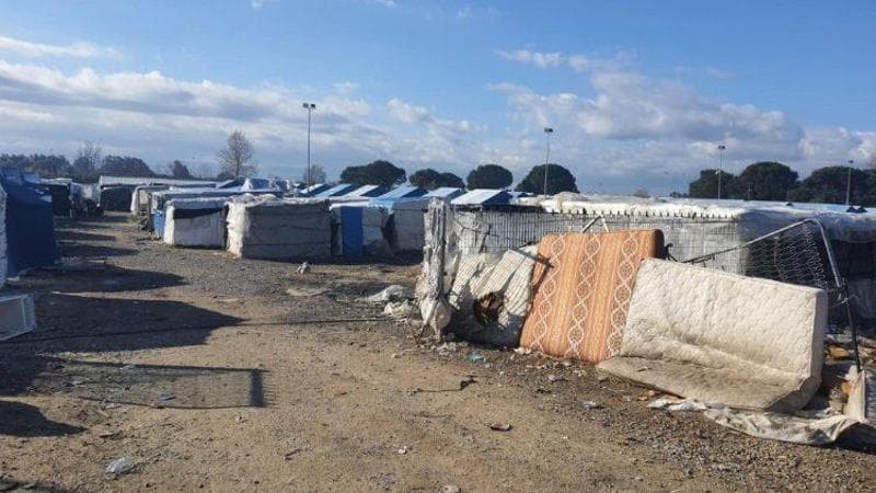 Anteprima: Chiude la tendopoli simbolo del caporalato: ma ci sono case solo un per un centinaio di b…
