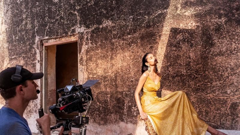 Di padre in figlia: il Calendario Pirelli ritrae la vera India