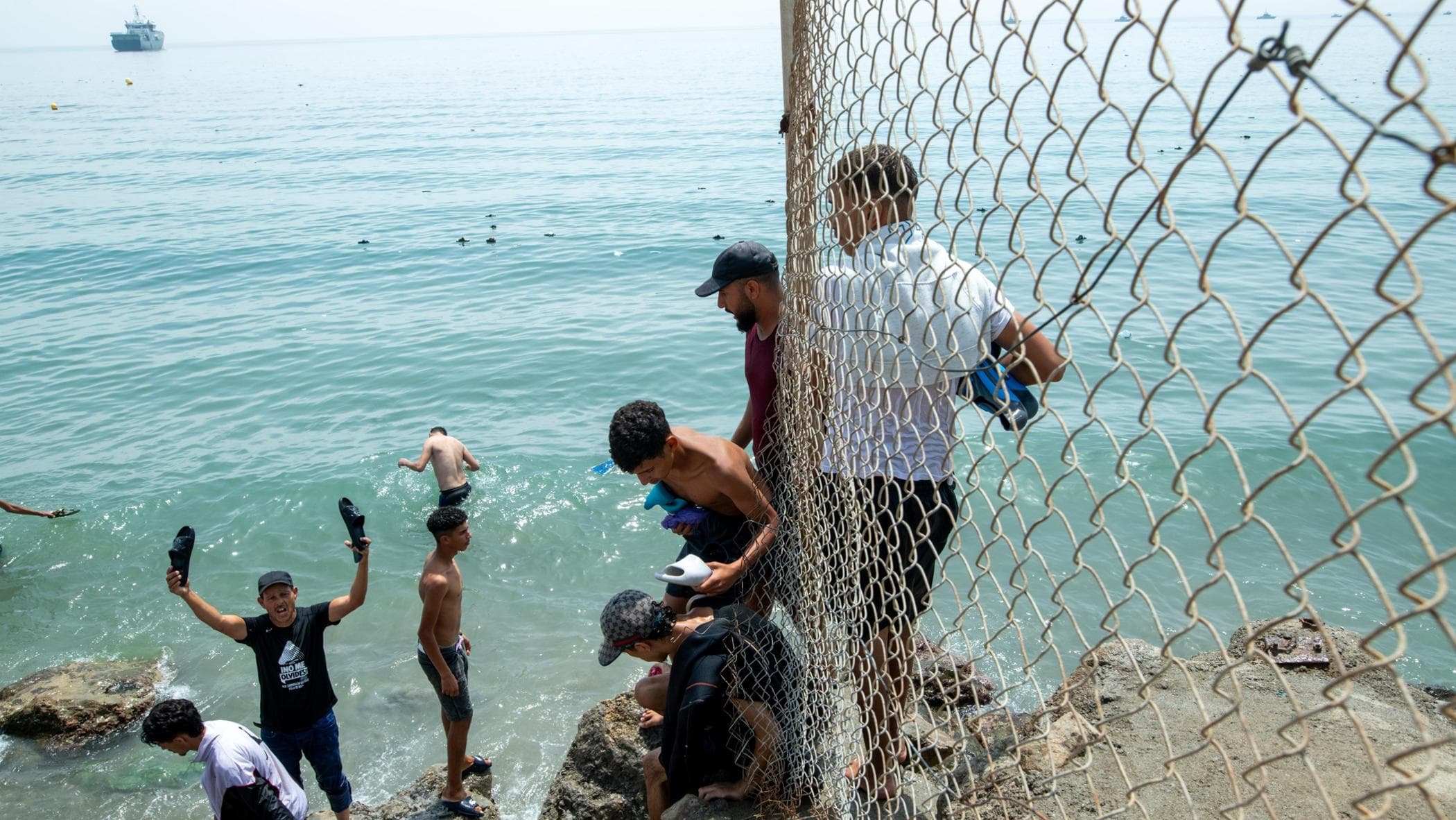 Ceuta Crisis: Sánchez Calls for Urgent EU Meeting, Schengen Suspended, First Checks at Fiumicino