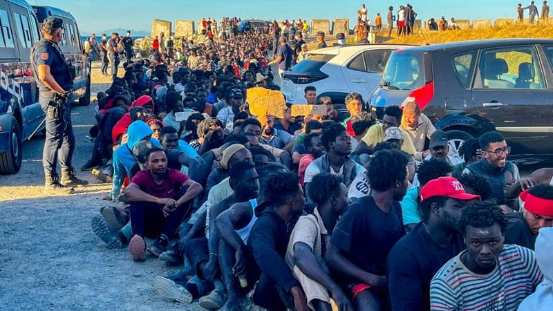 Copertina: Ceuta, Madrid attacca Roma: “Governo non all’altezza, siete inondati dai migranti”