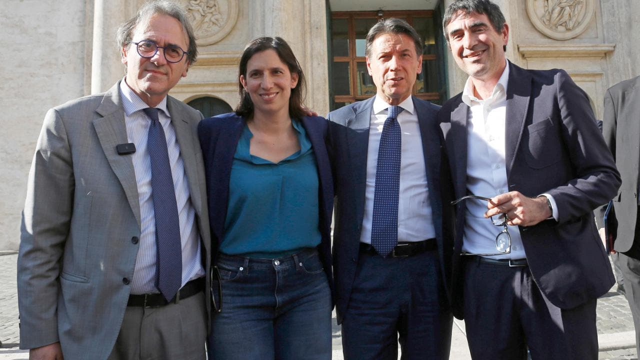 Conte non arretra su Kiev: “Vanno prese le distanze da Draghi e Meloni”