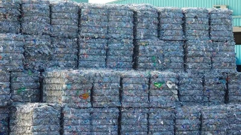 Anteprima: Troppa plastica, pochi ritiri: ecco perché l’economia circolare rischia il cortocircuito
