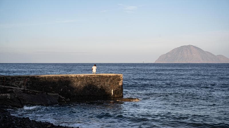 Alicudi, l’isola degli scalini dove le sirene non abitano più