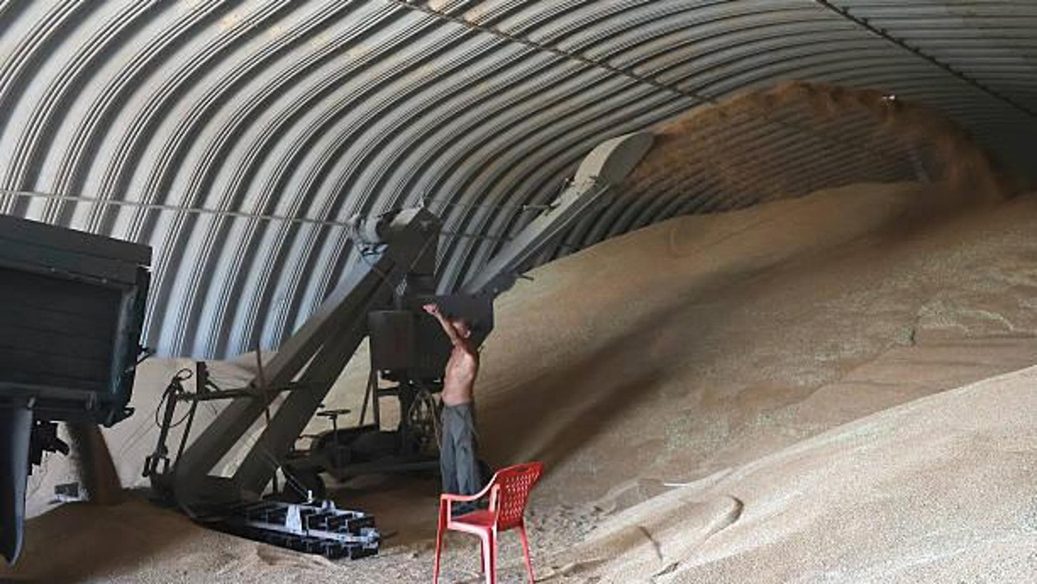 Navi in fiamme e silos pieni, Mosca costringe l’Ucraina a un’altra guerra del grano