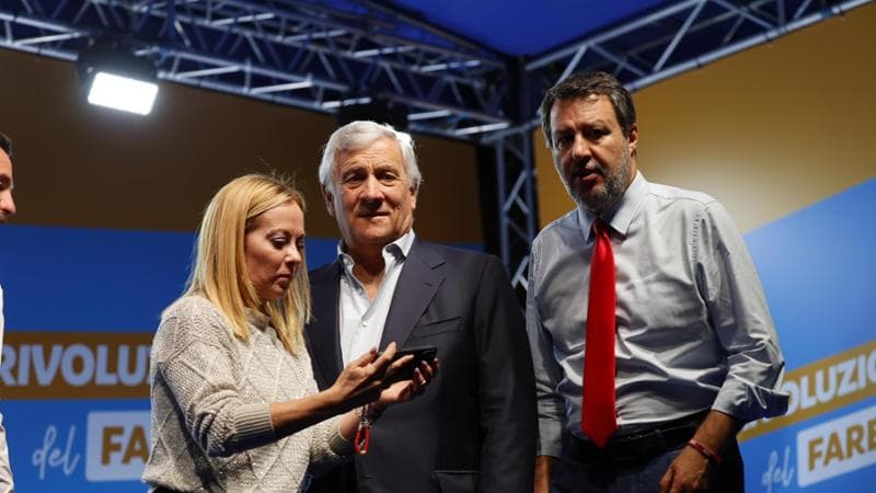 Copertina: Tensione al vertice con Giorgetti. Meloni: “Necessario un segnale”