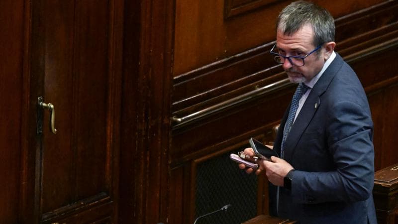 Copertina: Chat Delmastro, la giunta valuta il ricorso