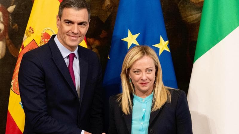 Pedro Sánchez e Giorgia Meloni in una foto d'archivio