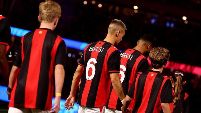 Franco Baresi, commemorazione durante Milan-Inter a Perth: i rossoneri indossano la maglia numero 62