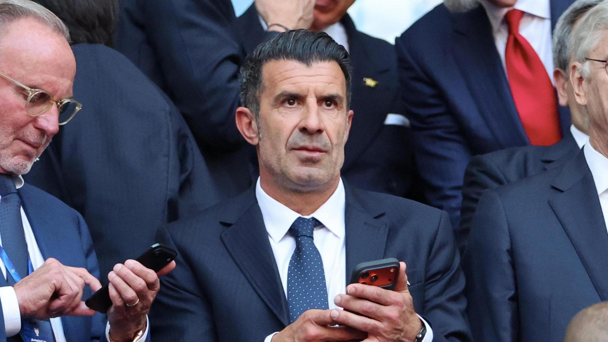 Figo contro Infantino: “Vile e meschino, vattene via dalla Fifa”