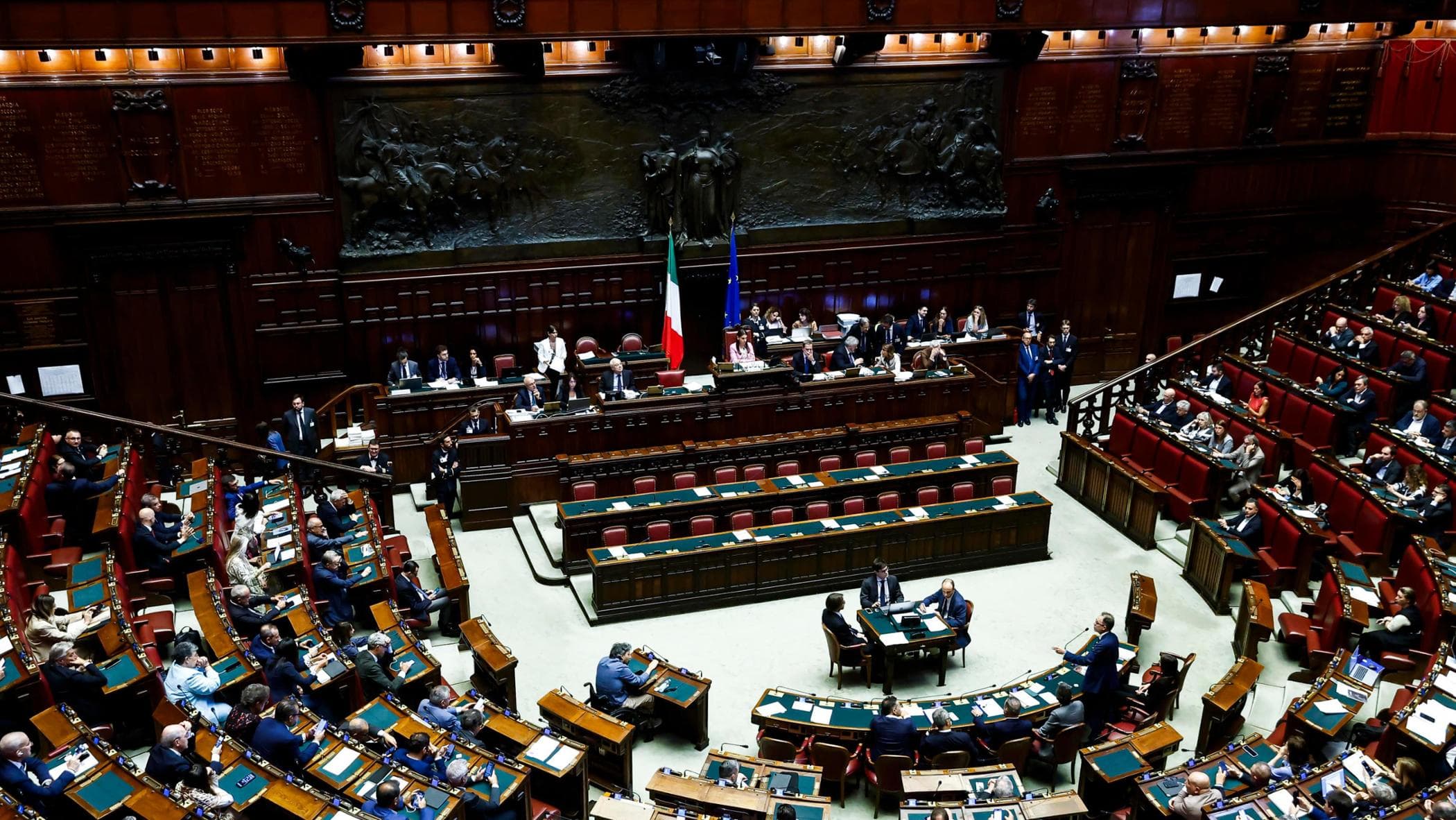Il riarmo spacca il campo largo. È scontro con i riformisti dem