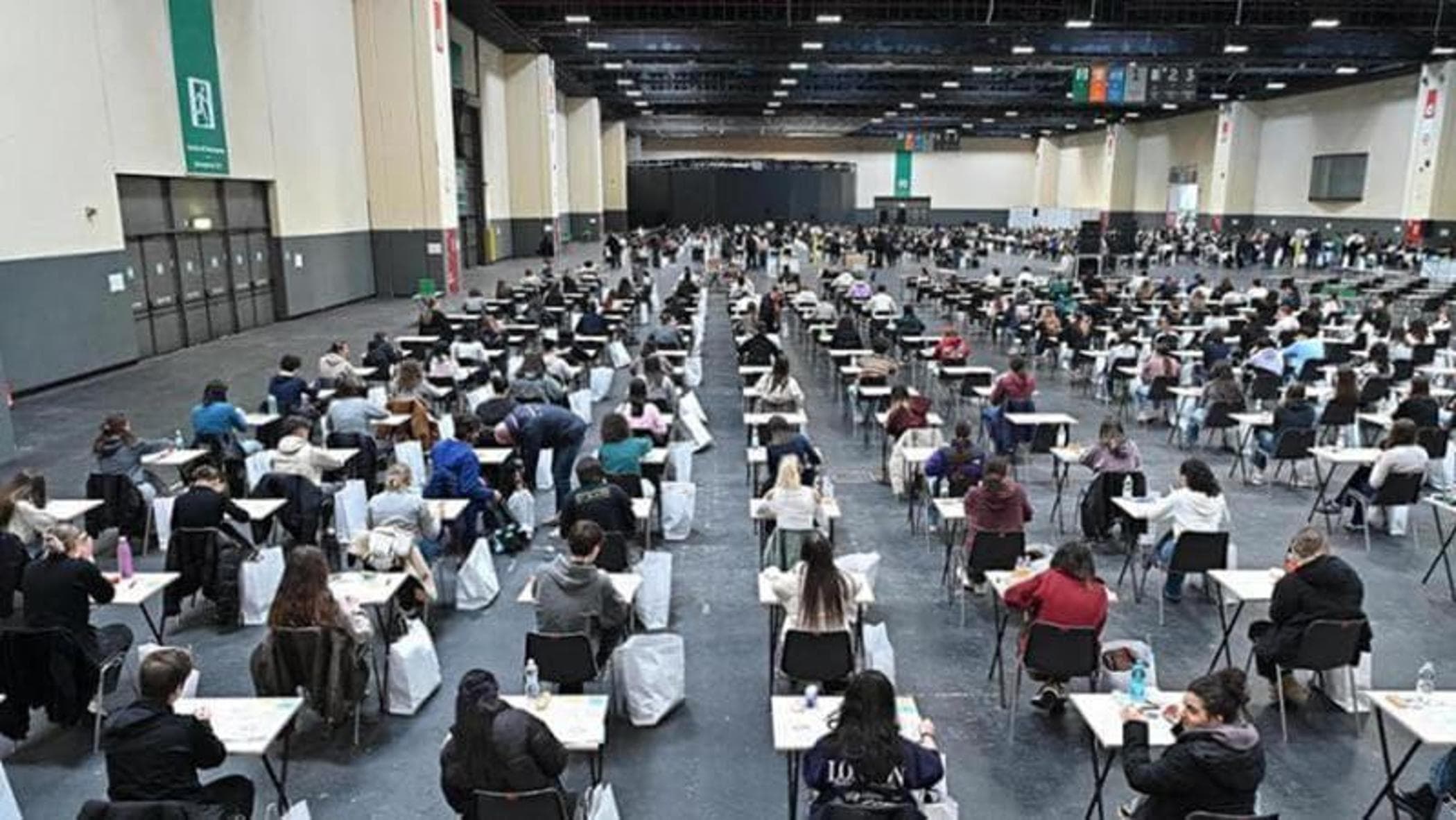 Medicina, aumentano i posti disponibili: sono tremila in più, uno studente ogni due ce la farà
