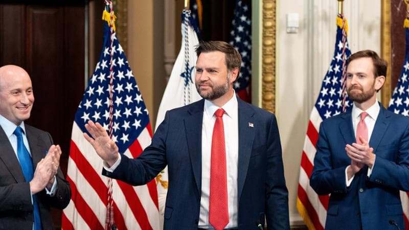Anteprima: I Maga delusi lanciano un partito per il 2028. Trump schiera Vance
