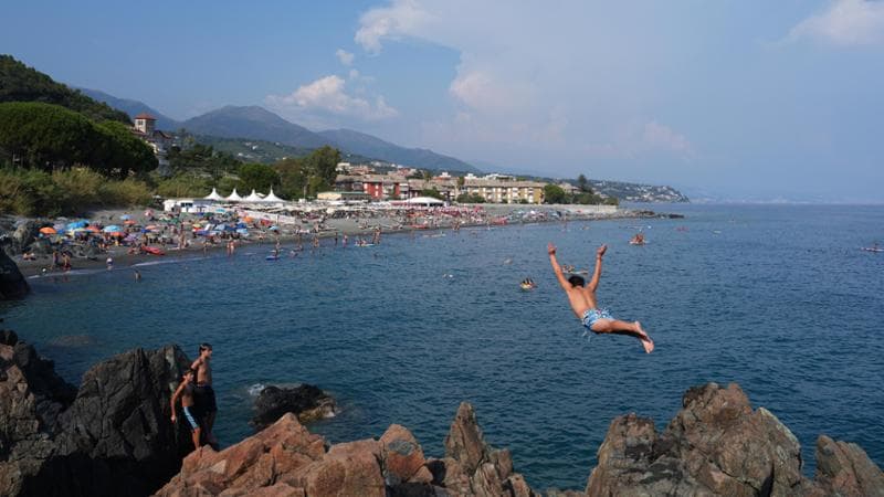 Anteprima: ll Mediterraneo tocca 33 gradi, mai così calda l’acqua del mare: “L’aria fresca innescher…