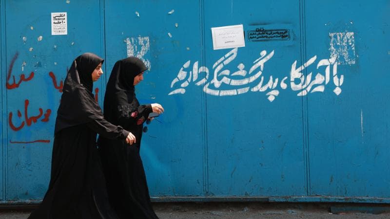 Anteprima: Locali chiusi e minacce alle star: in Iran riparte la crociata contro le donne senza velo