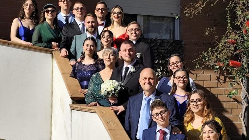 La famiglia più numerosa d’Italia: “Le nostre vacanze al mare con 16 figli. Con i nipoti siamo 32”