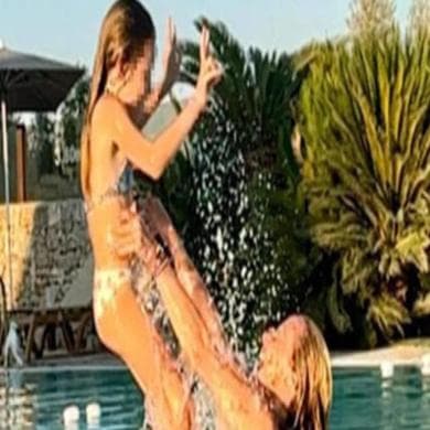 Anteprima: Meloni in ferie alla Maddalena: aperitivo e passeggiate con la figlia Ginevra sull’isola