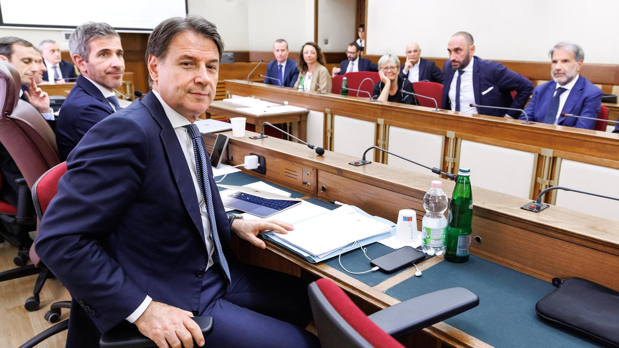 Le primarie e l’opa di Conte sulla pace