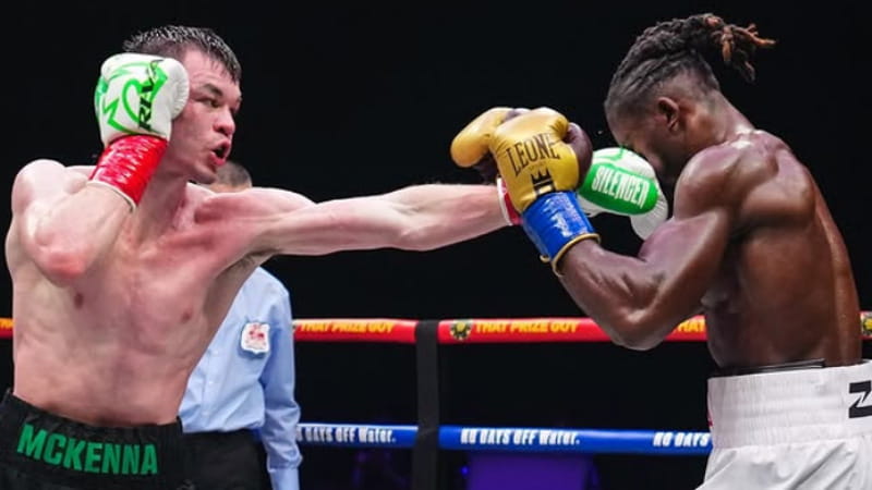 Oliha con orgoglio, ma McKenna vince ai punti: l’Italia della boxe resta in astinenza da mondiale