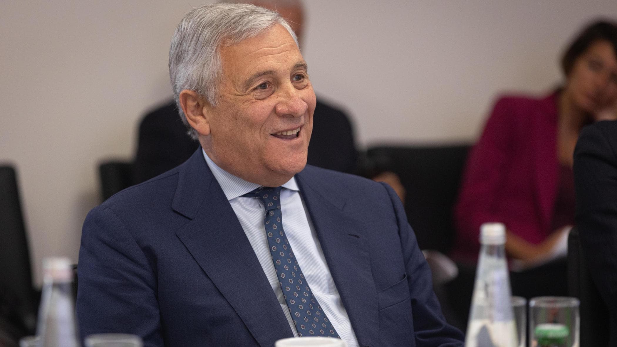 Resta la tensione con la Spagna. Tajani: dietrofront dopo il 15