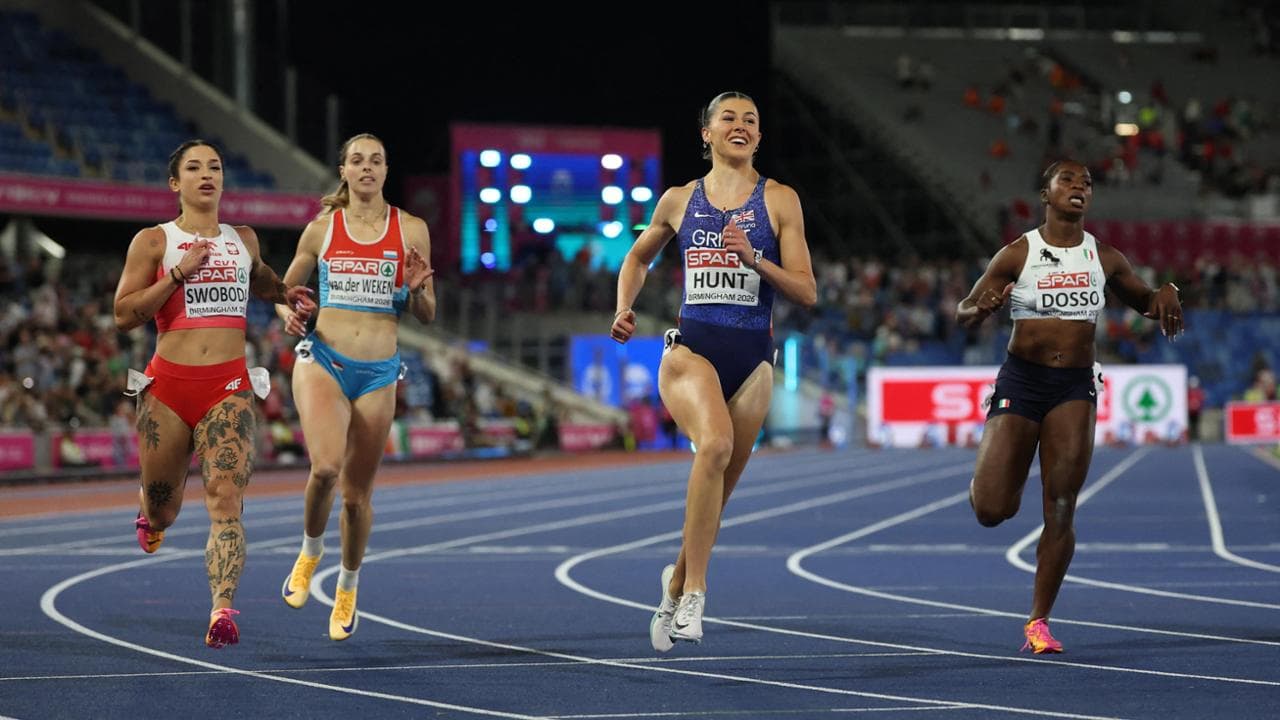 Zaynab Dosso accanto a Amy Hunt (Gbr) oro dei 100
