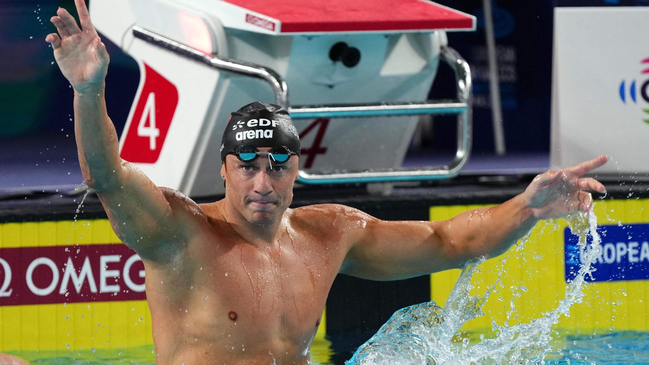 martinenghi da favola oro nei 100 rana bronzo per cerasuolo e curtis gli europei in diretta da Repubblica.it martinenghi da favola oro nei 100 rana bronzo per cerasuolo e curtis gli europei in diretta