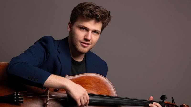 Ettore Pagano star del violoncello: “La mia fortuna? Non ho i social”