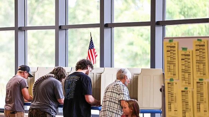 Anteprima: Primarie Usa, l’onda progressista rallenta: sconfitta la favorita Hong contraria al Thank…