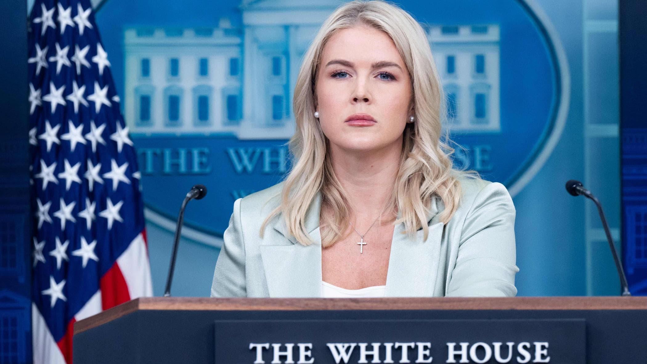 Lascia Leavitt, la portavoce della Casa Bianca. Trump: “Trascorrerà più tempo con i suoi figli”
