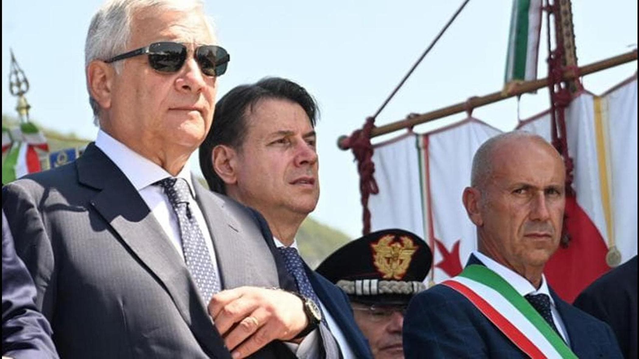 Il duo Conte-Tajani e la gara a smarcarsi dai rispettivi poli