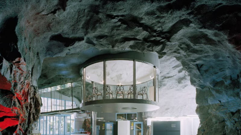 Anteprima: Svizzera, allarme conflitti: i tesori dei super-ricchi nascosti nei bunker sulle Alpi