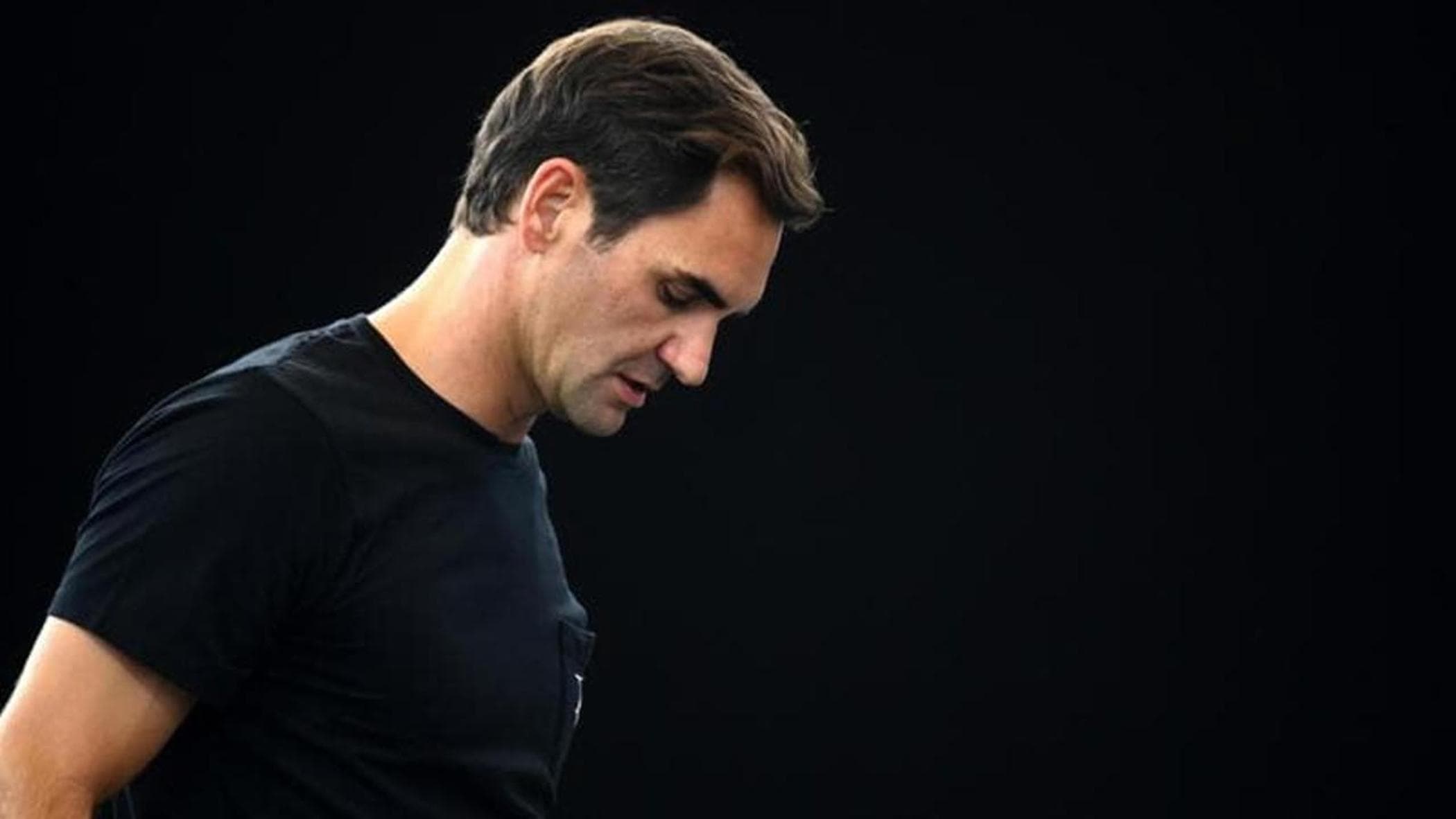 Federer esce dal club dei miliardari: crollo in borsa per la sua azienda di scarpe