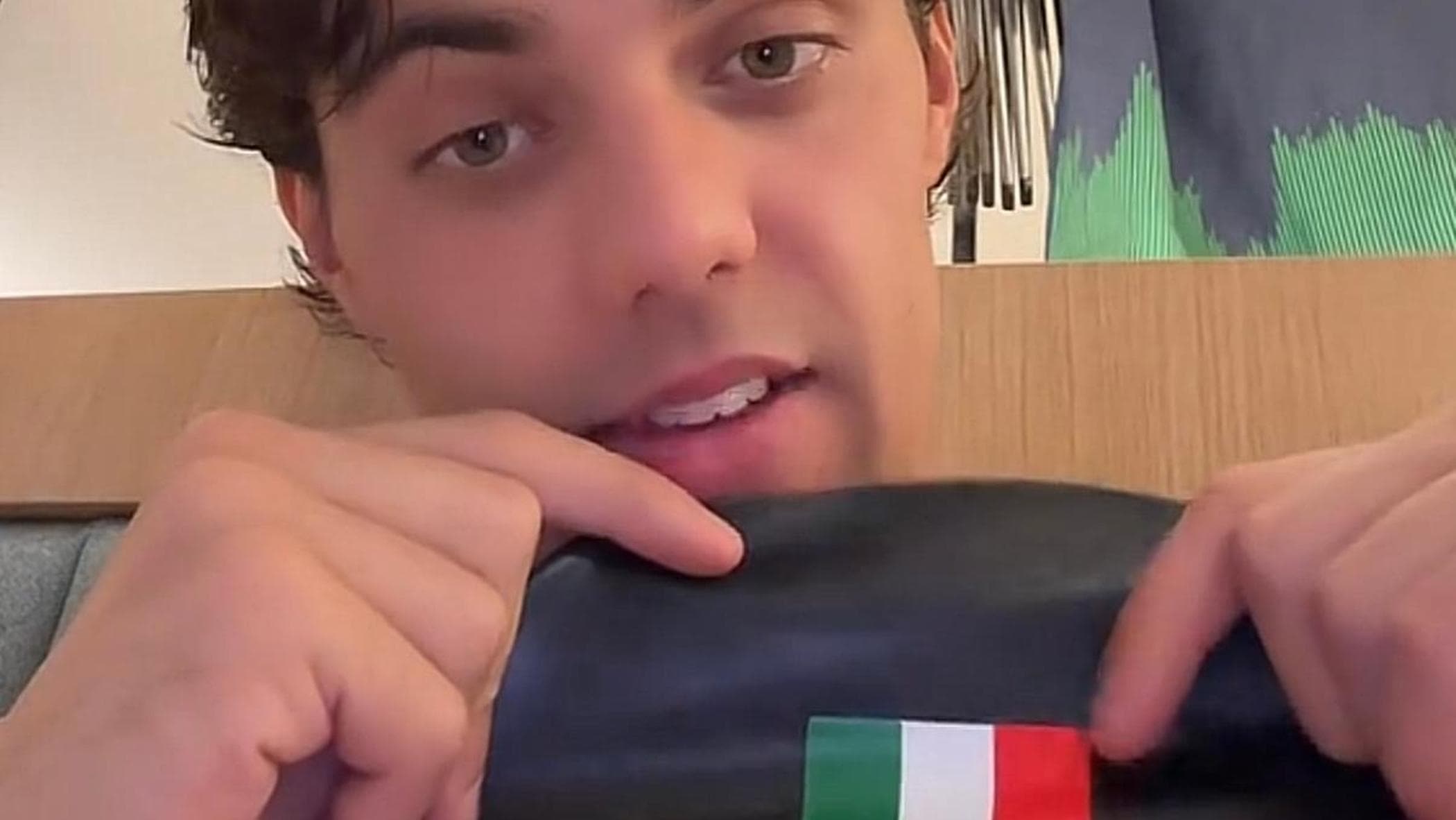Ceccon, la cuffia sbagliata e la battuta sui pomodori: gli Europei social del campione azzurro