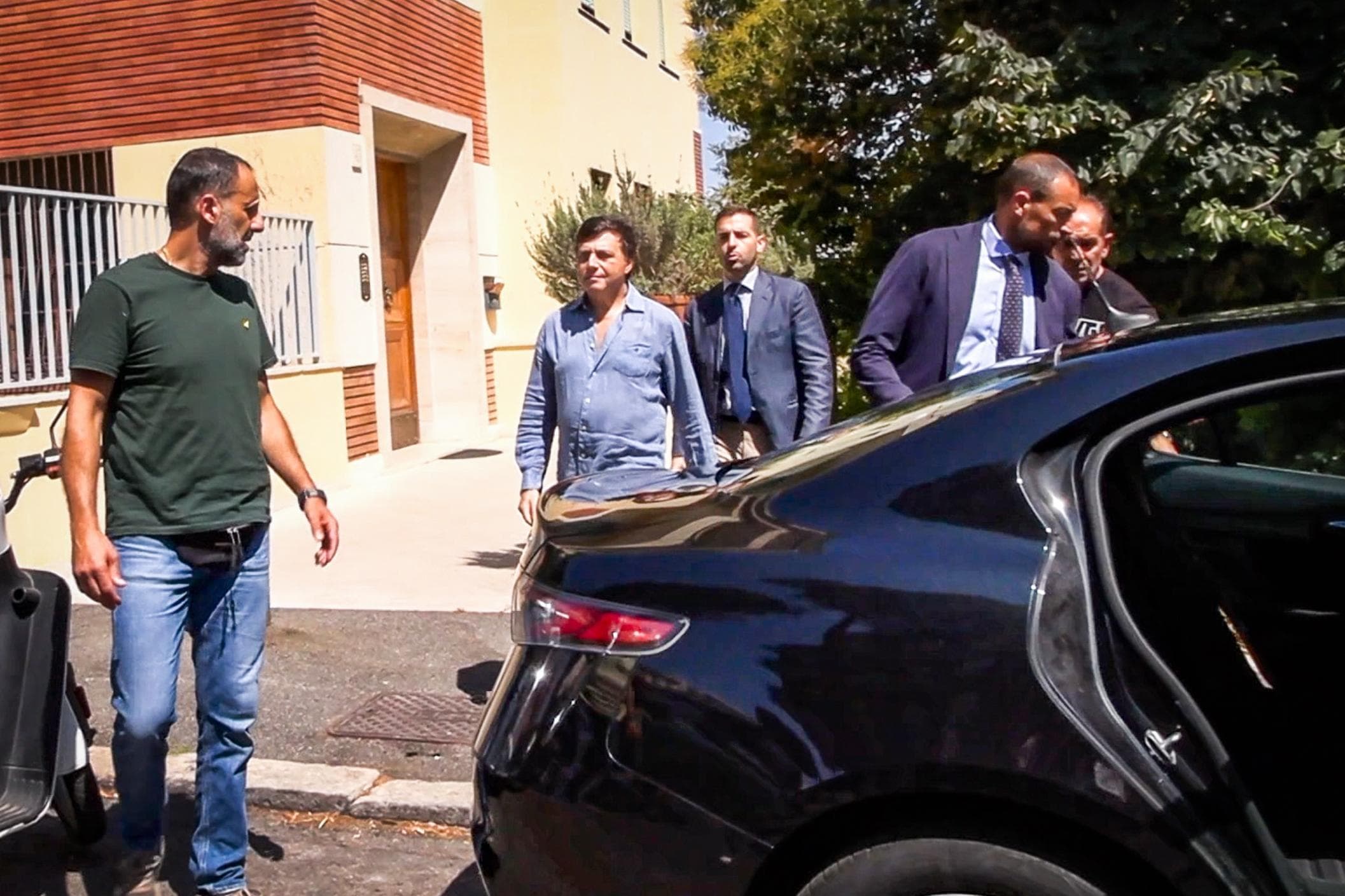 i segreti di lavitola al setaccio telefoni e pc la pista di un terzo livello da Repubblica.it i segreti di lavitola al setaccio telefoni e pc la pista di un terzo livello