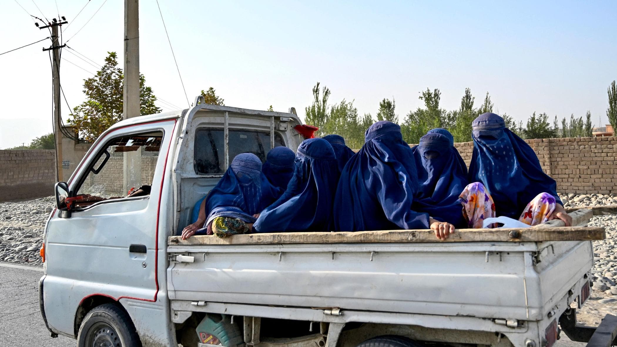 Kabul, cinque anni di talebani: “Donne cancellate, esecuzioni e povertà”