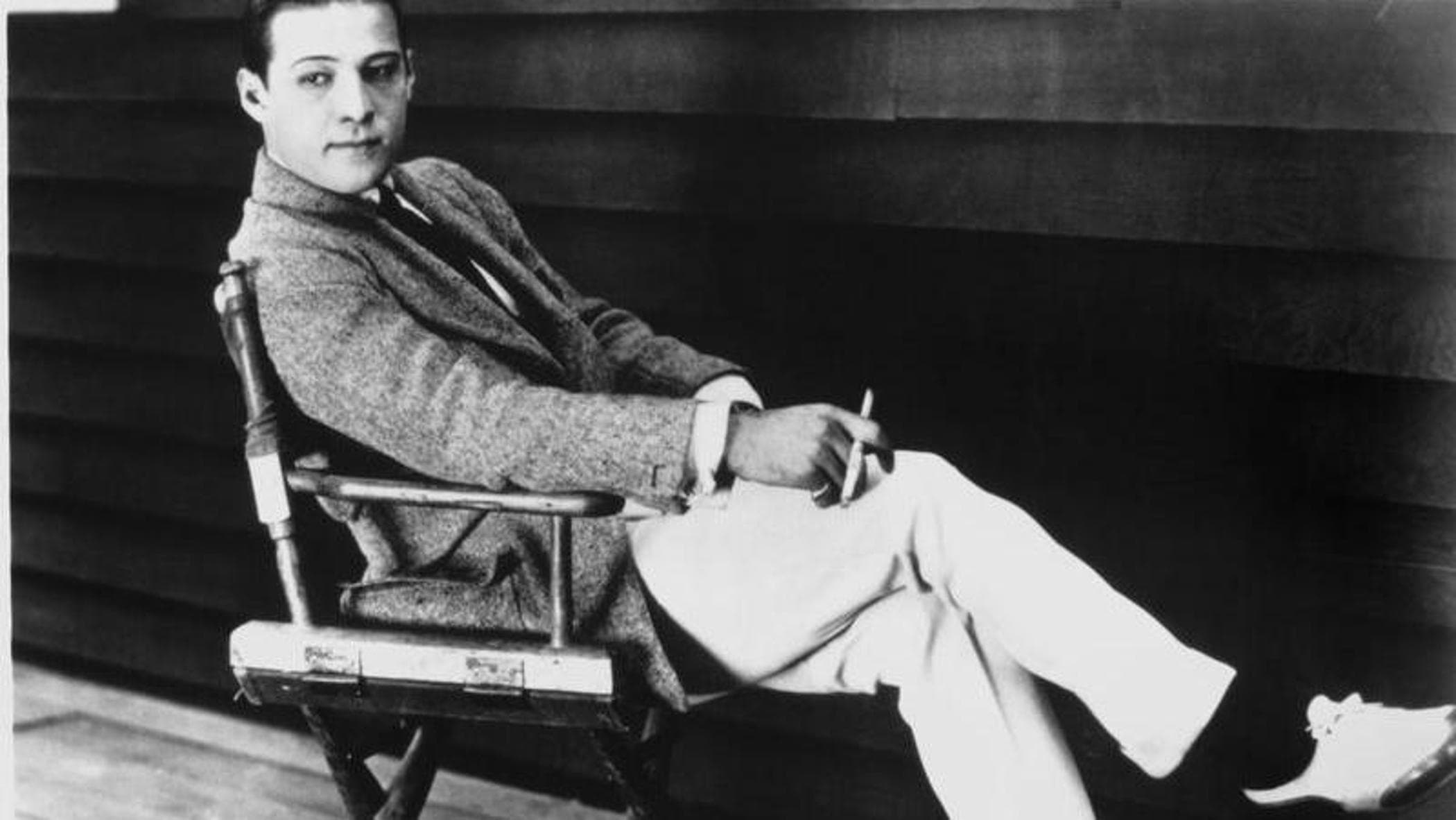 Rodolfo Valentino e la differenza tra playboy e latin lover