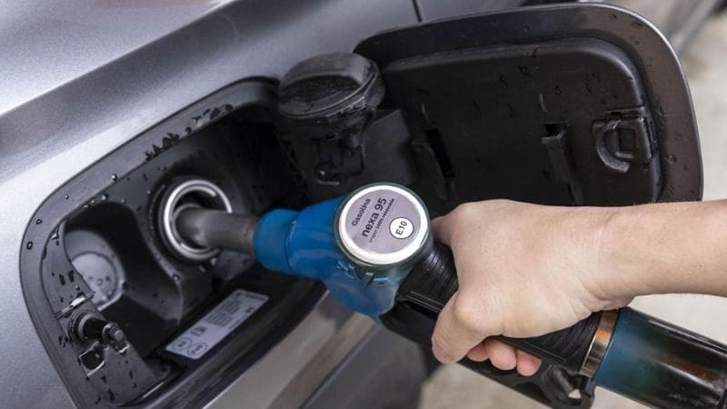 Auto alimentate con benzina 100% rinnovabile: il test pilota in Spagna