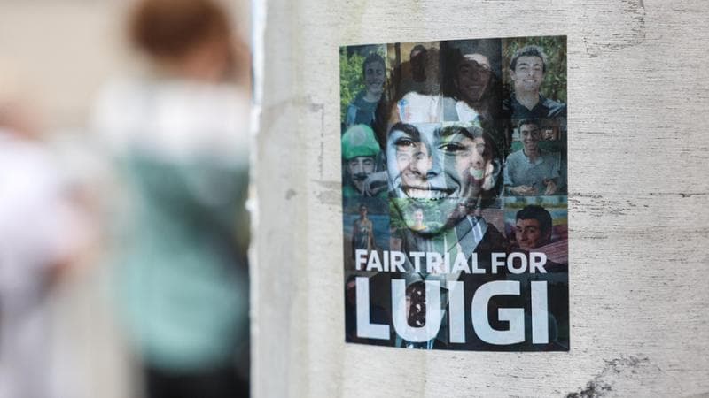 Anteprima: Mangione ammette di aver ucciso il Ceo Brian Thompson e si dichiara colpevole di stalking