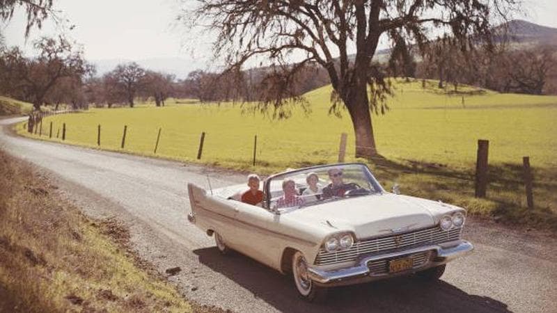 Anteprima: Cent’anni fa nasceva il weekend: dall’invenzione di Ford alla nascita di hobby e rituali…