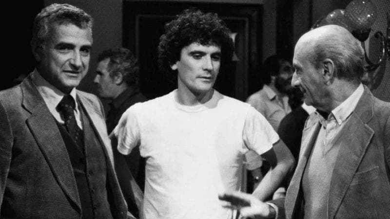 Fulvio Lucisano con Massimo Troisi sul set di 'Ricomincio da tre', 1981