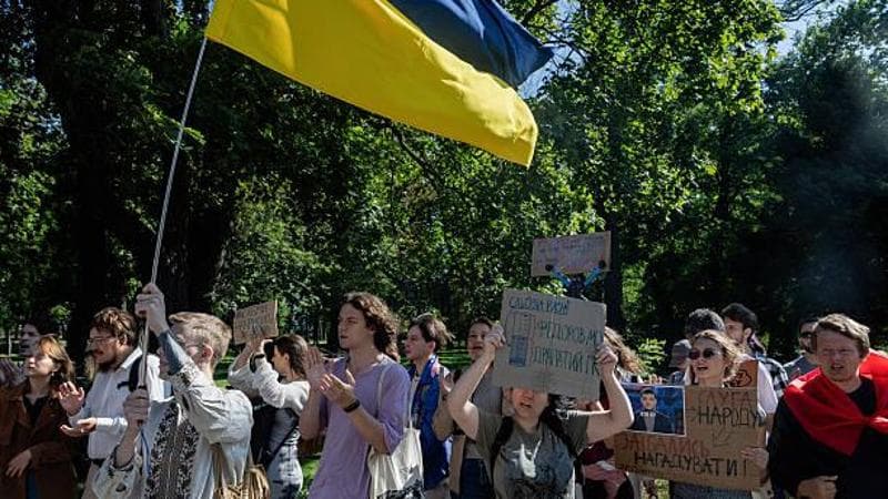 Anteprima: La corruzione sfiora Zelensky, indagata la sua fedelissima. E Fedorov chiede le elezioni